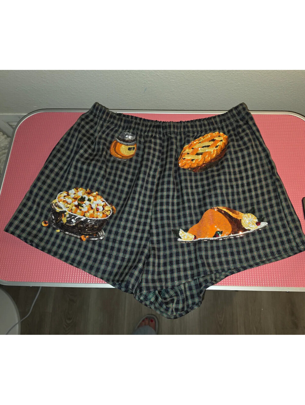 QUEEN OF SPARKLES THANKSGIVING PLAID TURKEY PIE FEAST SEQUIN SHORTS XL NEW